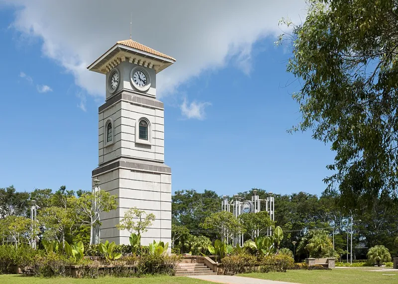 Why Your Malaysian Friend Will Always Be 30 Minutes Late — And Why That's Actually Fine