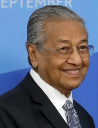 Compliment or Strategy? Understanding 'Mengampu' — Malaysia's Most Misunderstood Social Skill